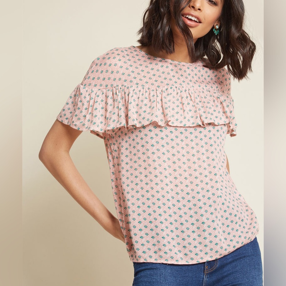ModCloth Let it Glee Ruffle Top Size Medium NEW